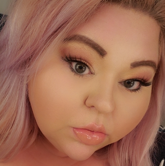 Meet your Posher, Sara - Picture 1 of 2